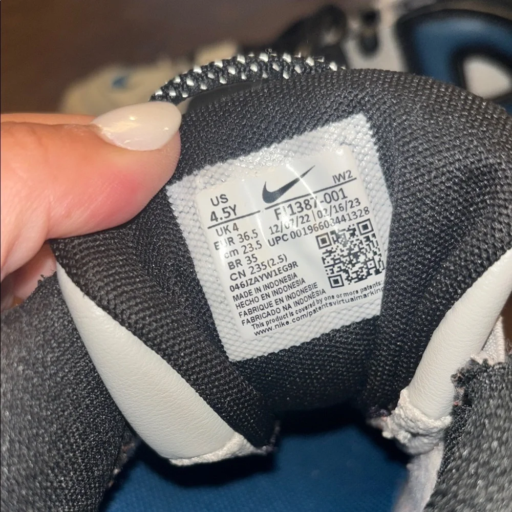 Worn once Nike Kids AIR Sneakers in Cream and Black with Blue Accents size 4.5